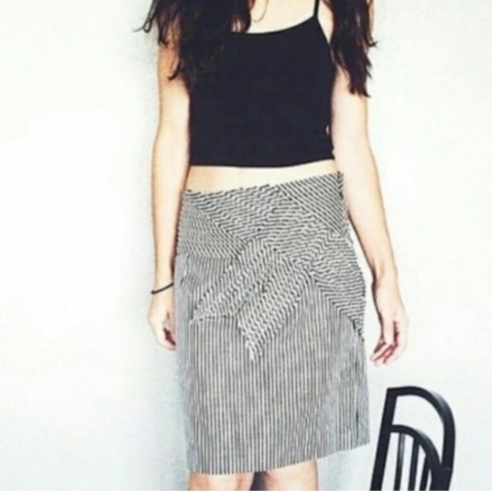 TAIKONHU for ANTHROPOLOGIE Gray & white stripe ribbon accent mini skirt size 2